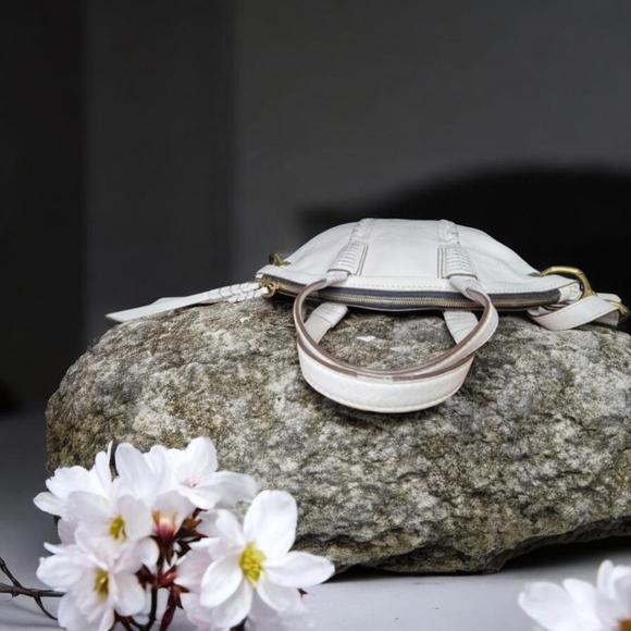 Oryany NWOT! Cream  Cassie Pebbled Leather  Convertible Satchel - Picture 7 of 11